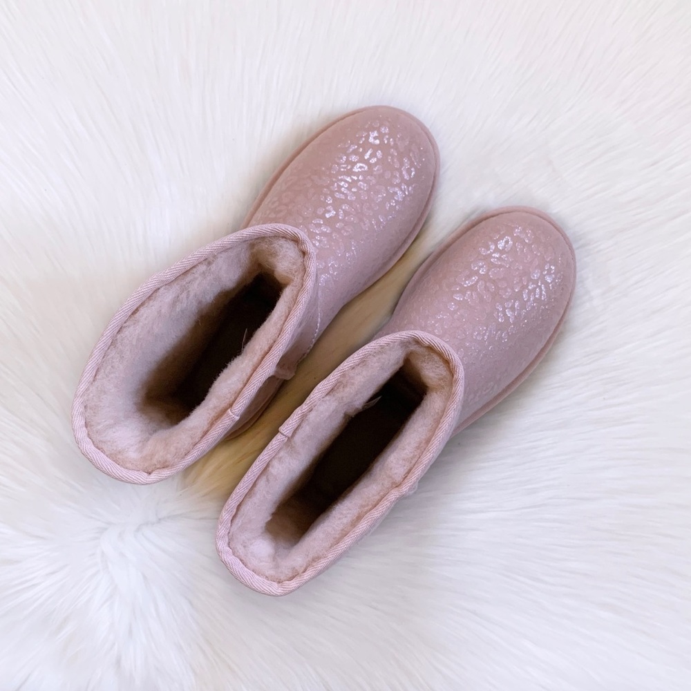 UGG Women’s Classic Short Snow Leopard Quartz Boots - Picture 3 of 7